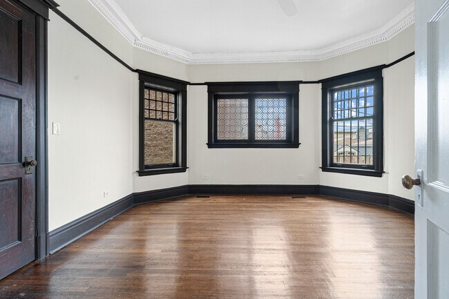 Building Photo - 4541 S Forrestville Ave