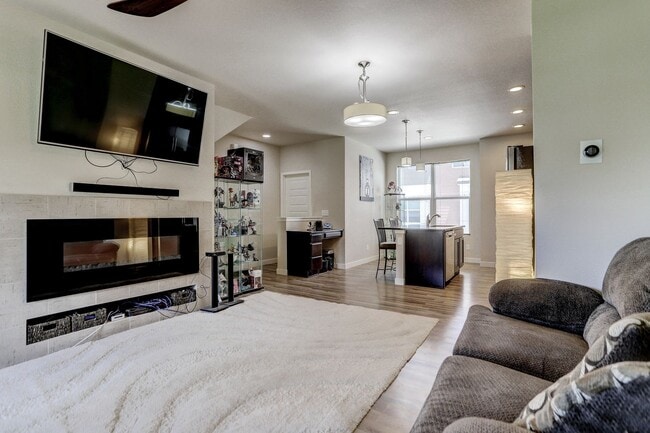 Building Photo - Two Bedroom, Two and a half bath! With Garage, Courtyard View, Stainless Appliances, Great Locati...