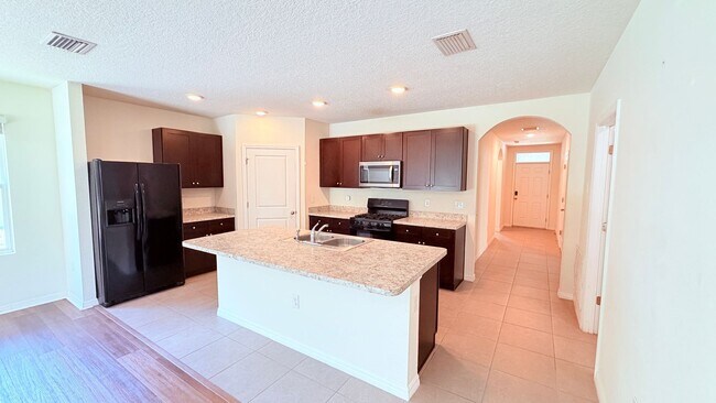 Building Photo - Available now! Amazing 4 Bedroom, 2 Bathroom Home in Wildwood!!