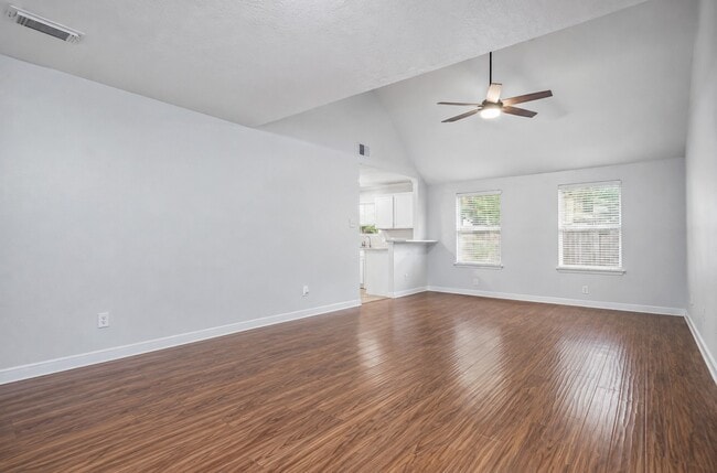 Building Photo - 6 Thicket Grove Pl