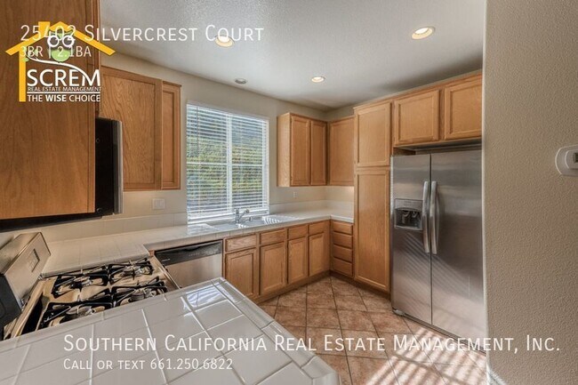 Building Photo - Three Bedroom + Loft Townhome in Gated Com...