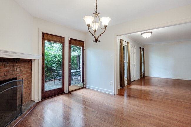 Building Photo - Fall Special - 1/2 off first month's rent!