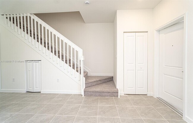 Building Photo - 2646 SE 27th Dr