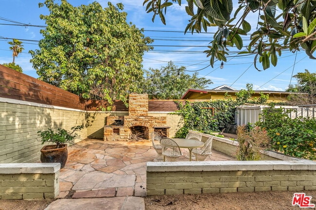 Building Photo - 2014 5th Ave