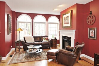 Building Photo - 1041 N Marshfield