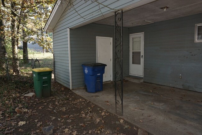 Building Photo - 77 Somerset Dr