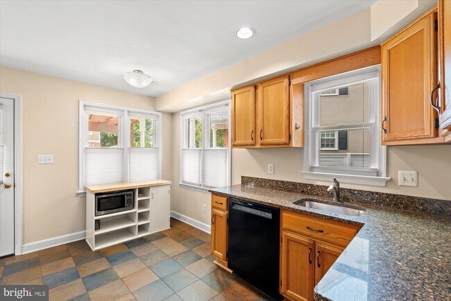 Building Photo - 16 E Braddock Rd