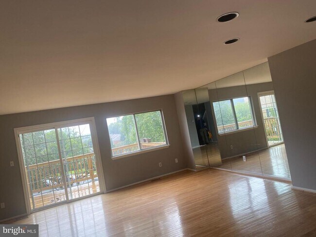 Building Photo - 33 Jones Valley Cir
