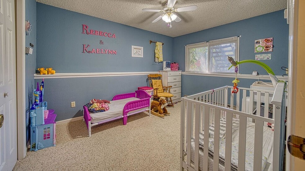 Building Photo - 300 E Laurel St