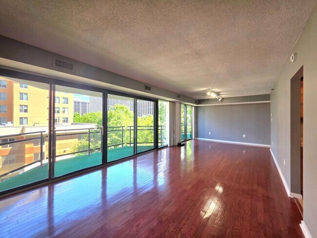 Building Photo - 1530 Key Blvd