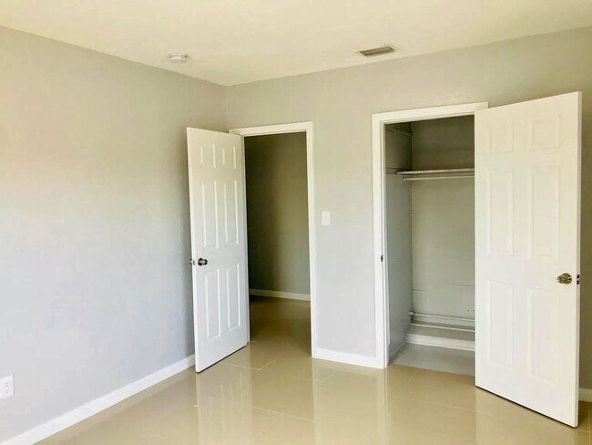 Building Photo - 535 NE 68th St