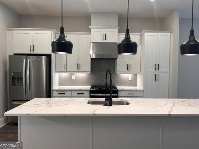 Building Photo - 2011 Oak Ln NW