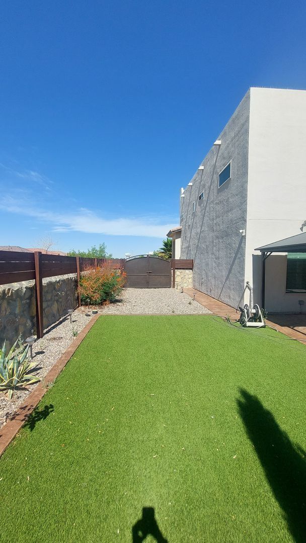 Building Photo - Backyard Oasis!!!  Beautiful 4 bedroom 2.5 bathroom 2 story home on corner lot!