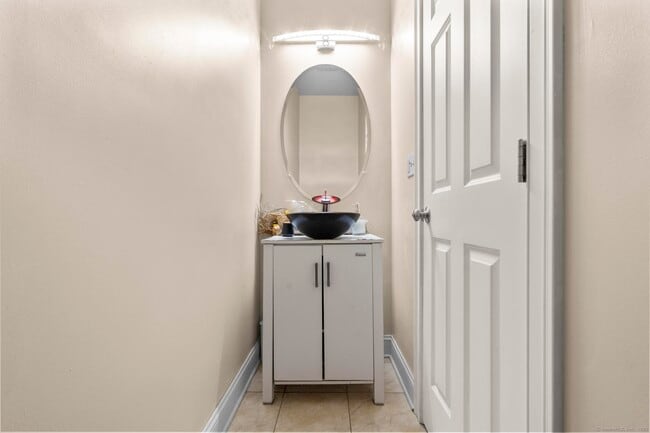 Building Photo - 240 Highland Ave