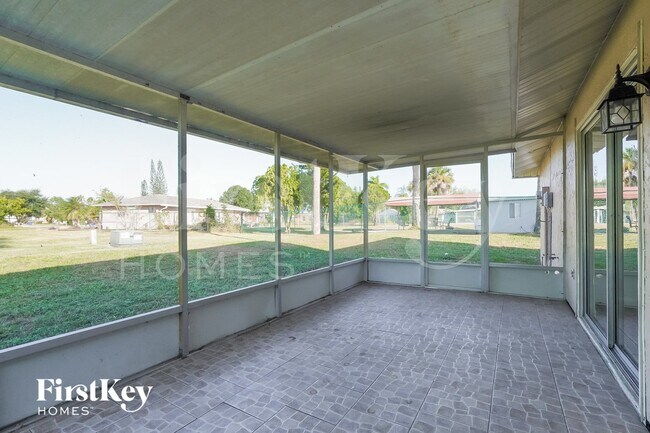 Building Photo - 1423 Caywood Cir S