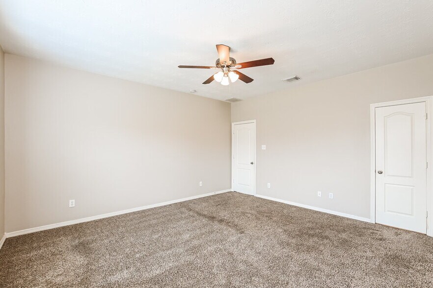 Building Photo - 2307 Siegen Dr