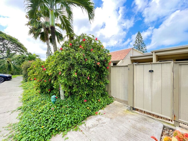 Building Photo - Spacious 3/2 in Kaneohe with Tropical Views