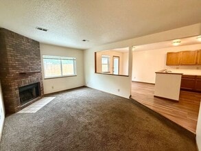 Building Photo - 3 Bed/2.5Bath Townhome in Greeley