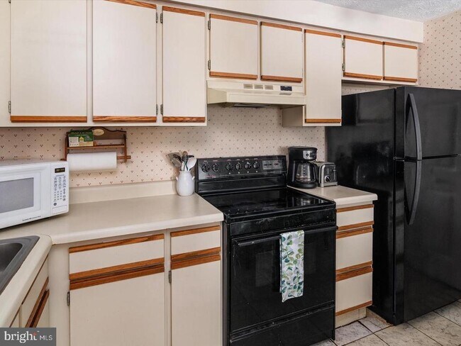 Building Photo - 8028 Abbey Ct