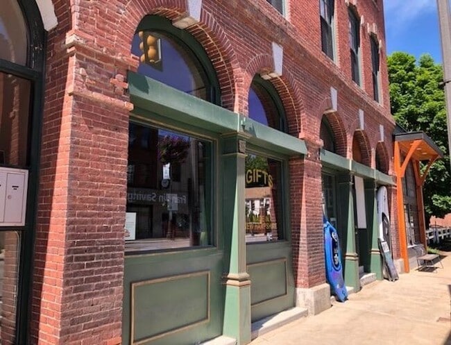 Building Photo - 368 Central St