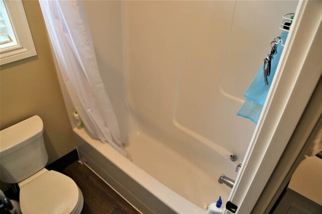 Building Photo - 2 Bed 1 Bath
