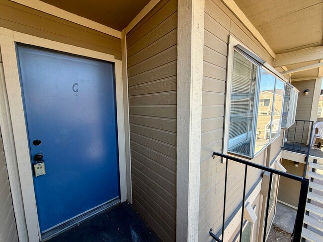 Building Photo - Gated community, 2 bedroom condo in SE Las Vegas