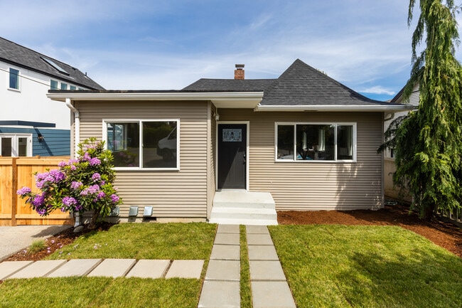 Building Photo - 5246 21st Ave SW