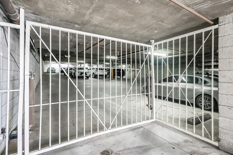 Building Photo - 10128 Hillhaven Ave