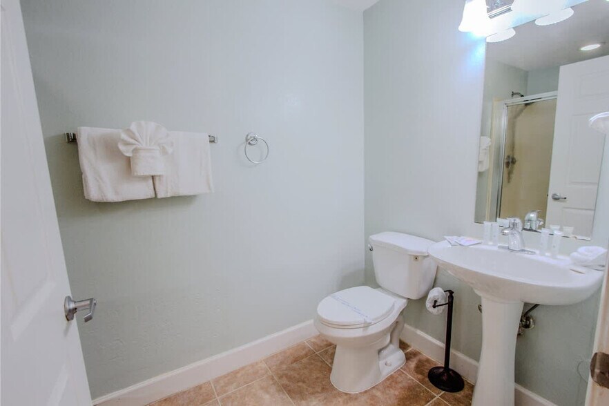 Building Photo - 16819 Front Beach Rd