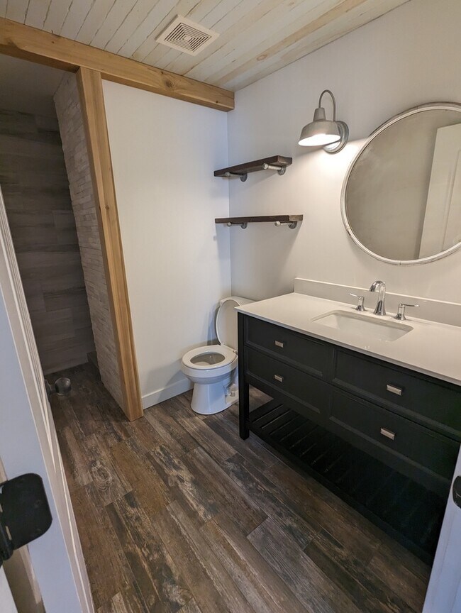 Building Photo - Updated 4 bedroom 3 bath Home