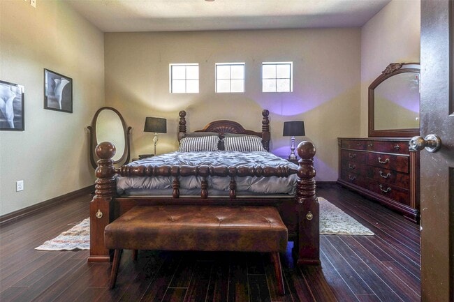 Building Photo - 940 Oak Lynn Dr