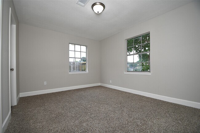 Building Photo - 8535 Tilgham St