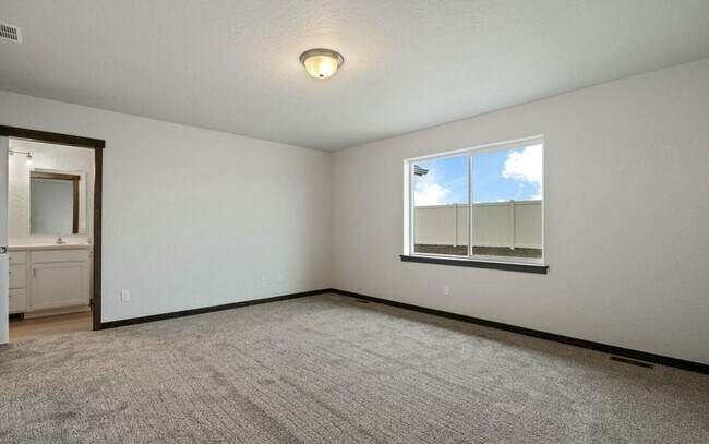 Building Photo - New Construction !