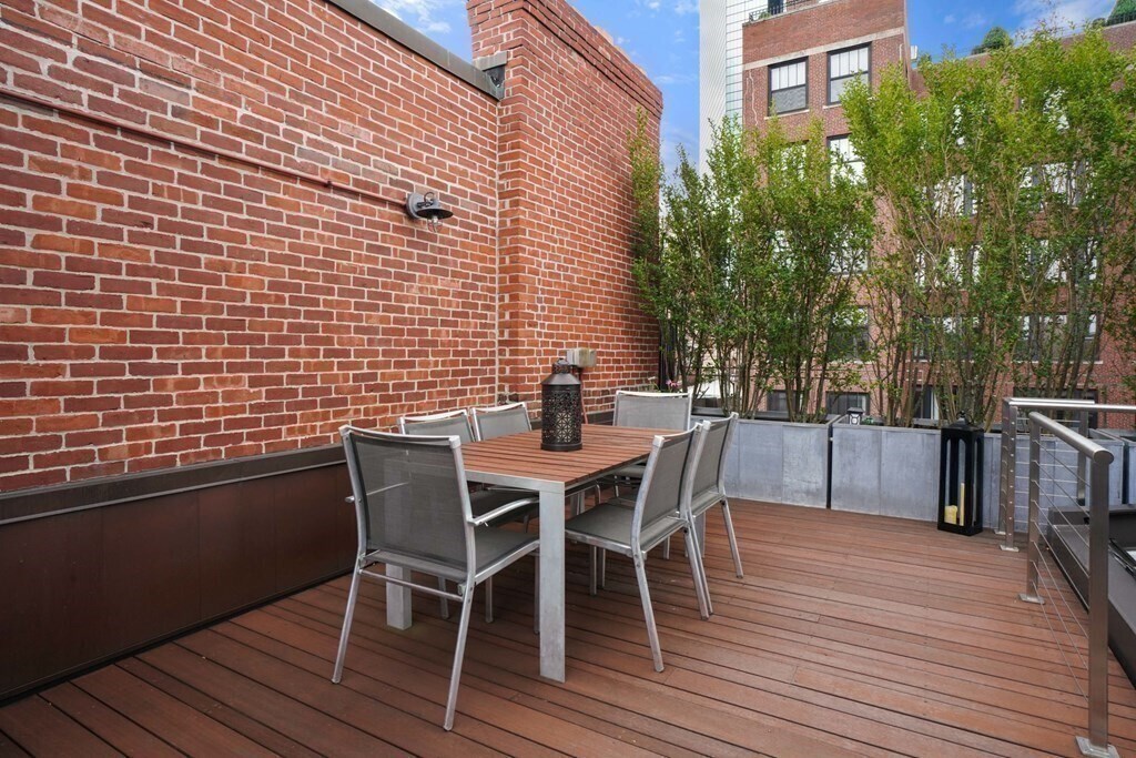 Building Photo - 132 Commonwealth Ave