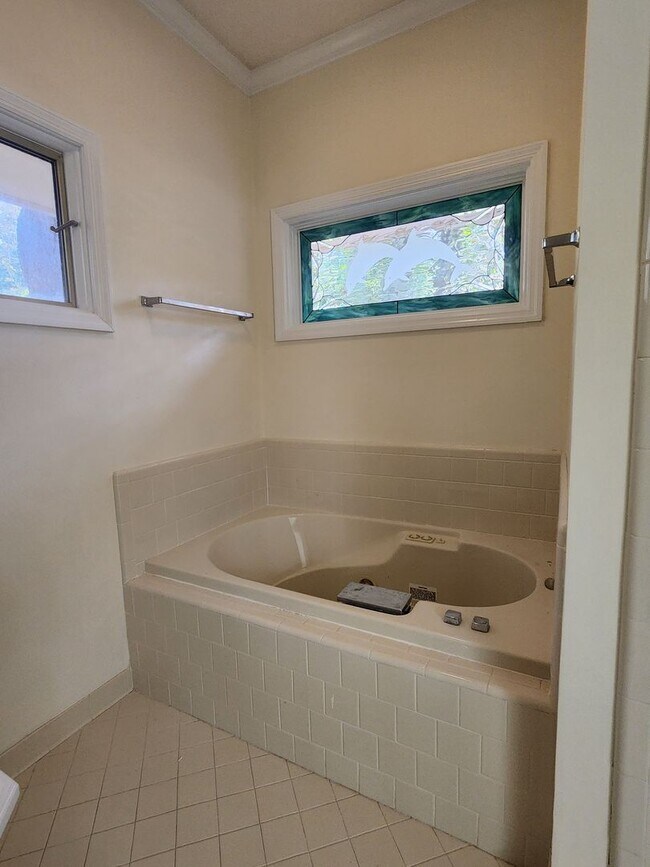 Building Photo - **AVAILABLE IN JUNE ** Landings Executive 3 Bedroom home