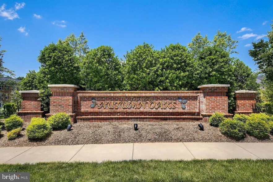 Building Photo - 45903 Peach Oak Terrace