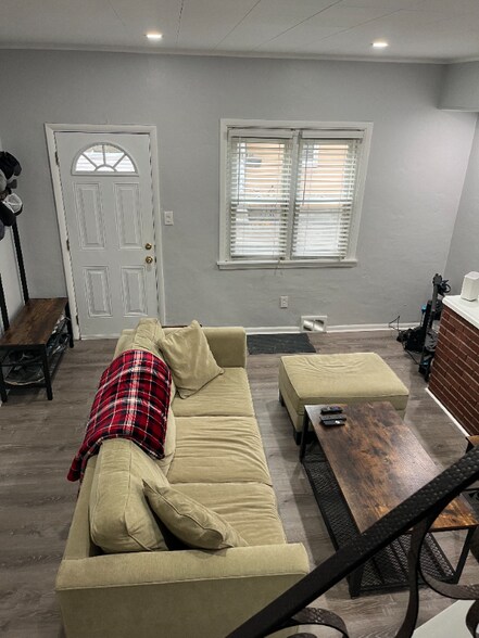 Building Photo - 13 Telescope St