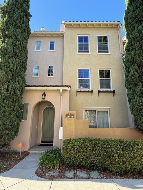 Building Photo - 2285 Huntington Point Rd