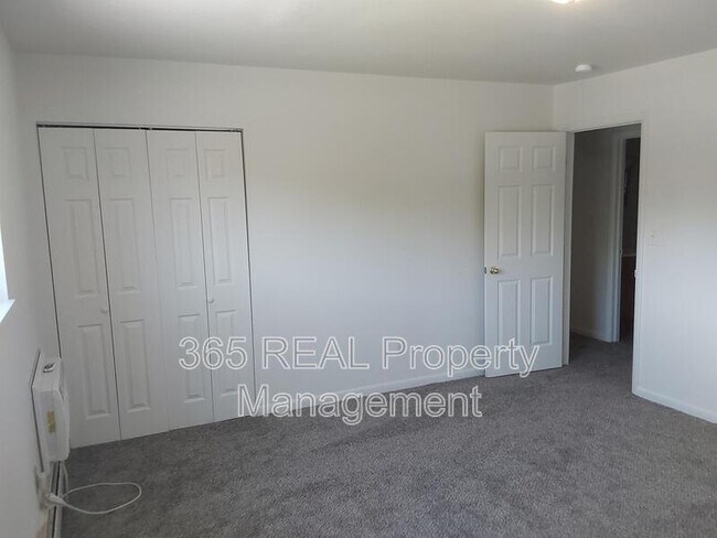 Building Photo - 706 37th Ave