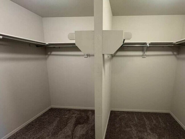 Building Photo - 3BD/2BTH Home Minutes from Lake El Reno!