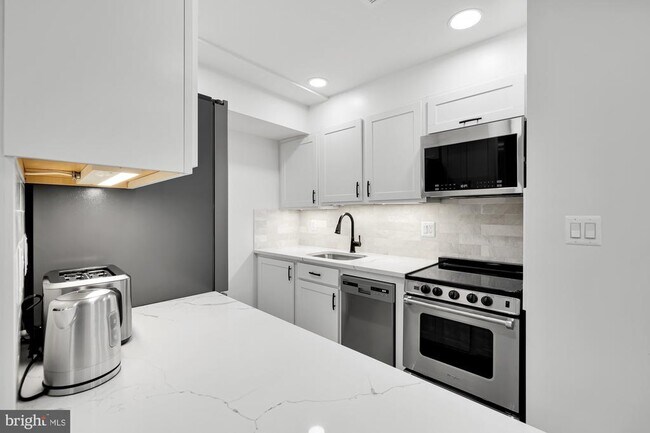 Building Photo - 1821 19th St NW