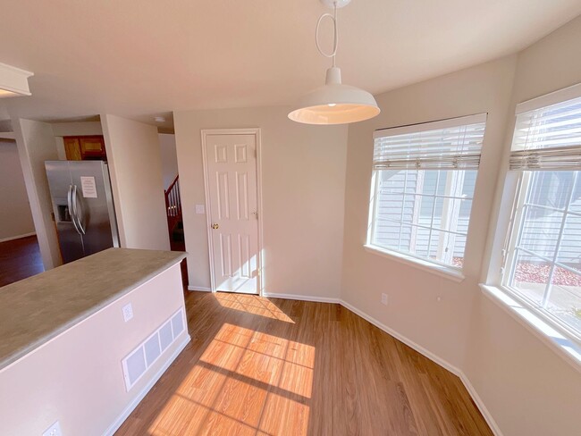 Building Photo - 3 Bedroom Home Available Near N Powers Blv...