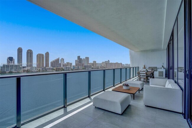 Building Photo - 5000 Island Estates Dr