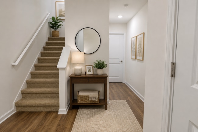 Building Photo - Townhome with Garage!