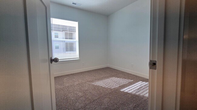 Building Photo - 13073 Newbridge Ln