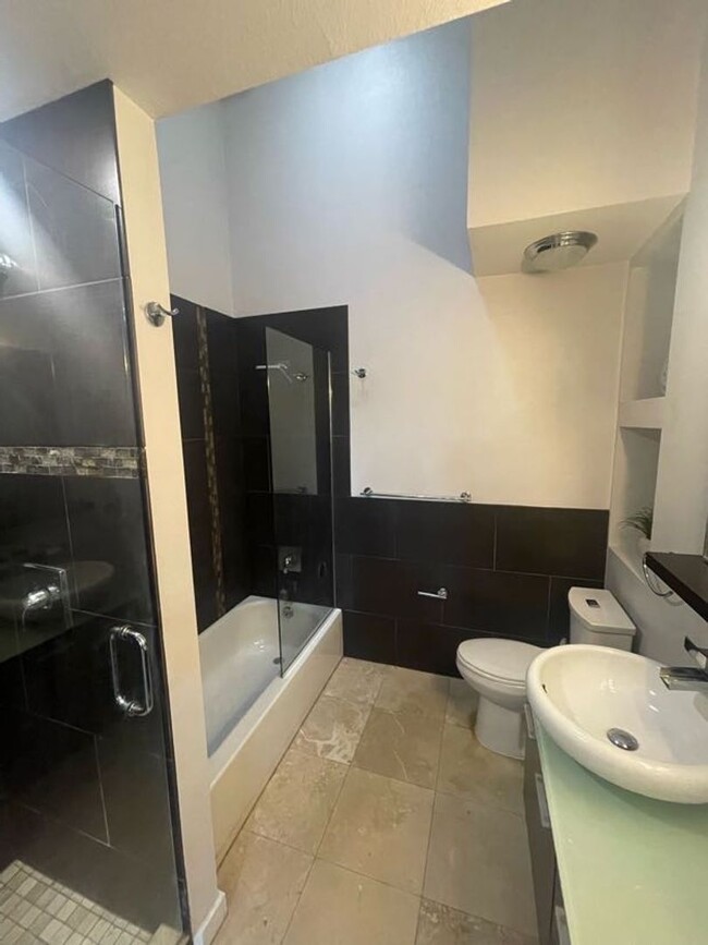 Building Photo - LOCATION LOCATION!! Contemporary & Updated...