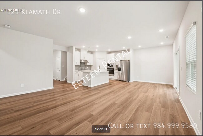 Building Photo - 121 Klamath Dr