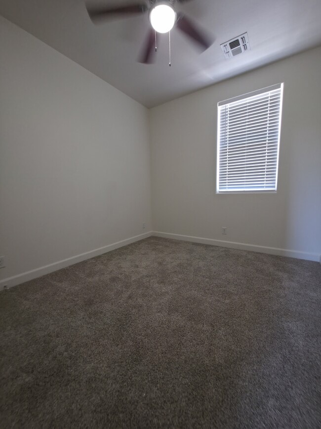 Building Photo - 2489 W Cripple Creek Dr