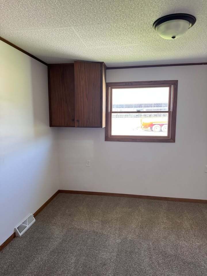 Building Photo - 7944 Kruchten Rd