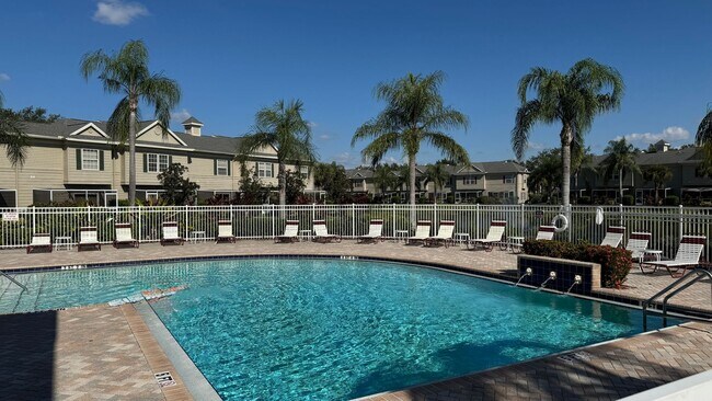 Building Photo - Unfurnished Annual Rental Available 1/1/26